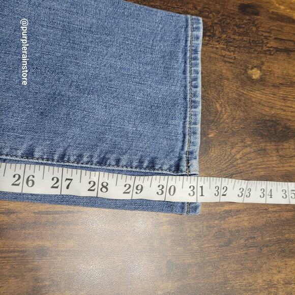 Eddie Bauer Jeans 12 Truly Straight Mid Rise Medium Light Wash Stretch Denim - Picture 8 of 11